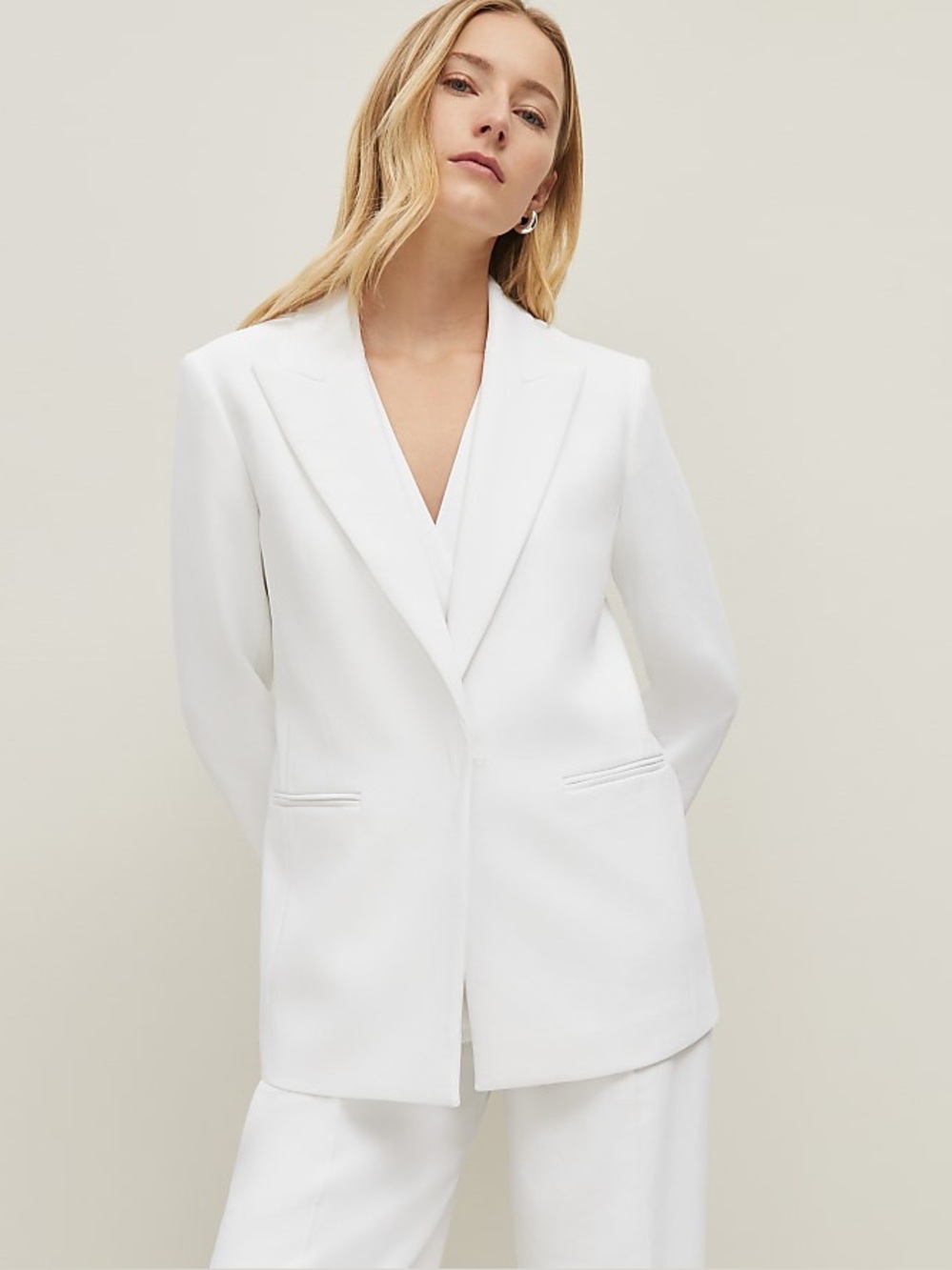 Ann Taylor The Petite Belted Blazer in Textured Crepe White. Size 14P.